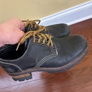 Vintage 1990s short lug sole black yellow lace Stone Ridge shoes 39 or 8 8.5